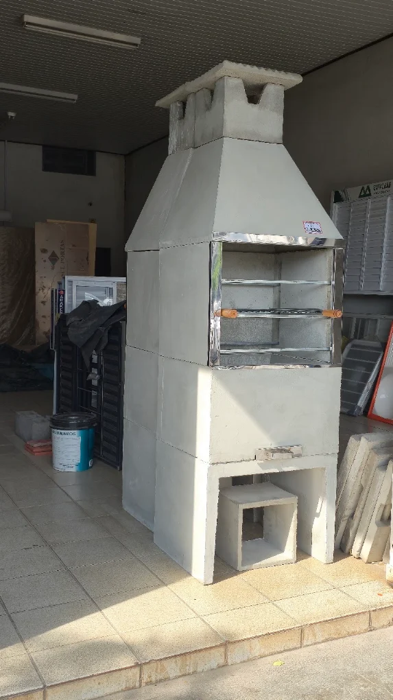 Churrasqueira pré-moldada em exposição na Paroschi